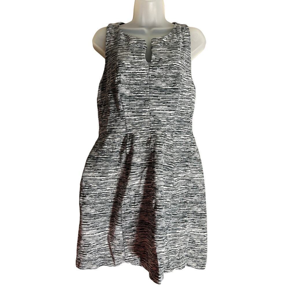 Victoria's Secret VS Fit Flare Seamed Dress Black White Lined Size 12